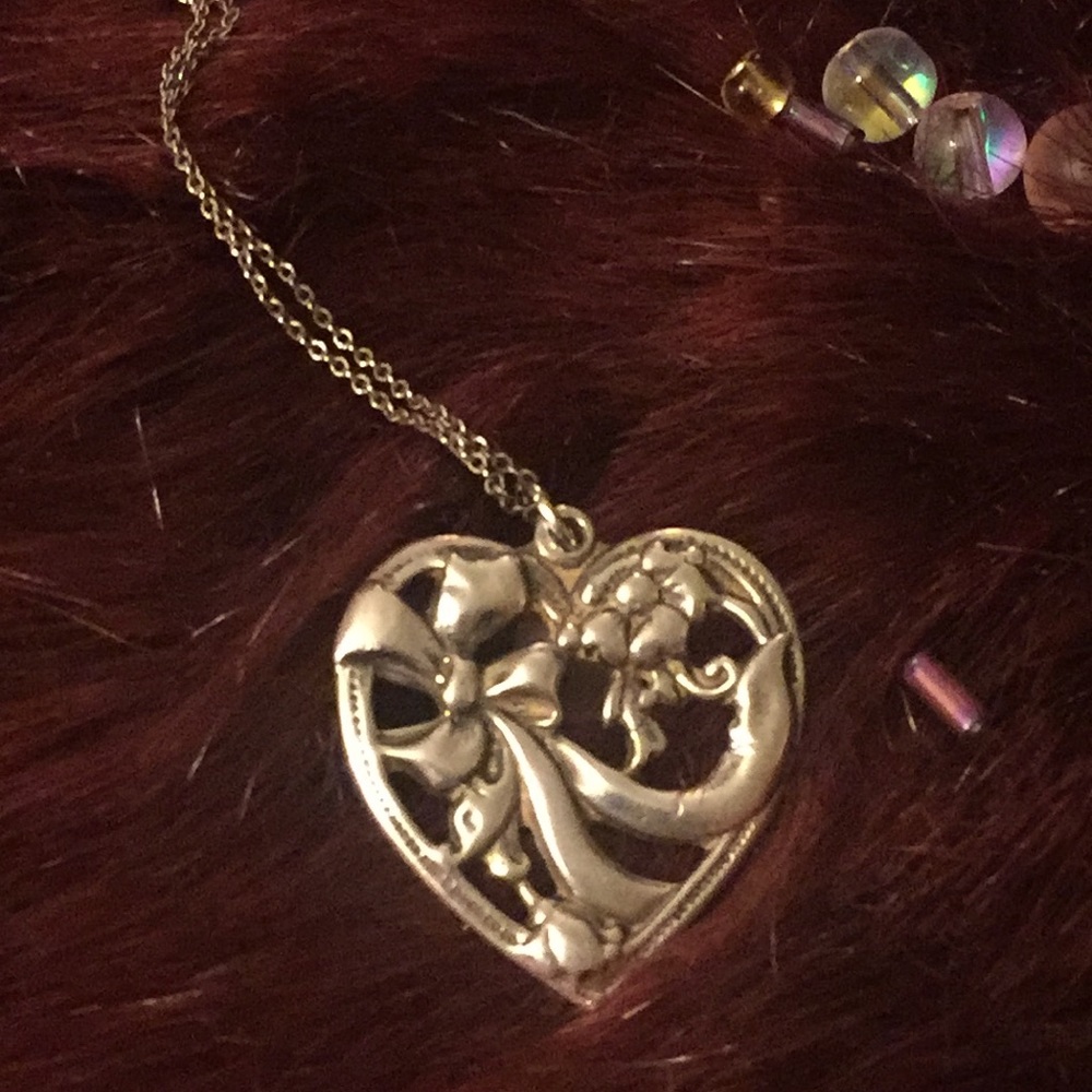 Vintage Bow Heart
